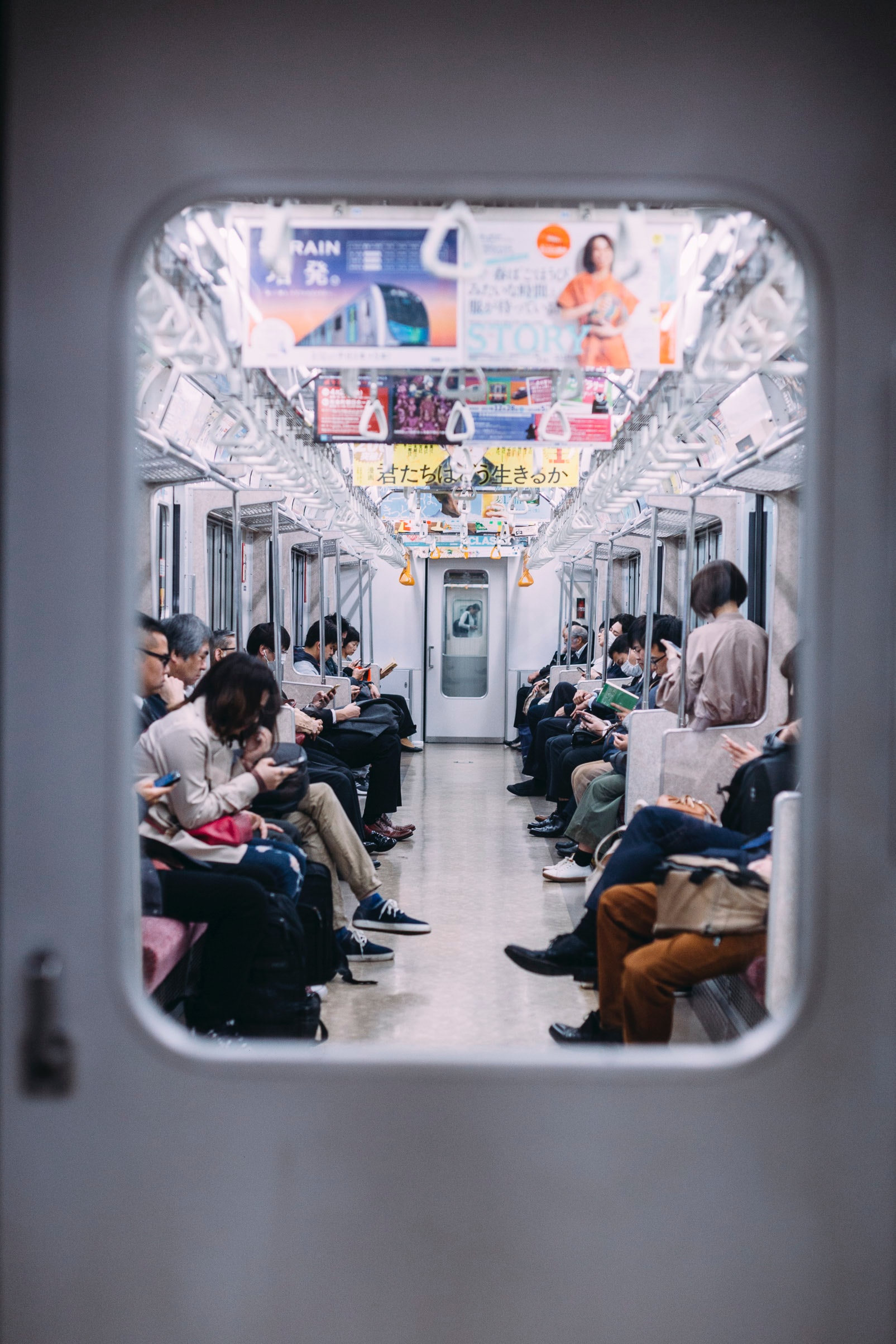 liam-burnett-blue–qwEUsg7UbI-unsplash
