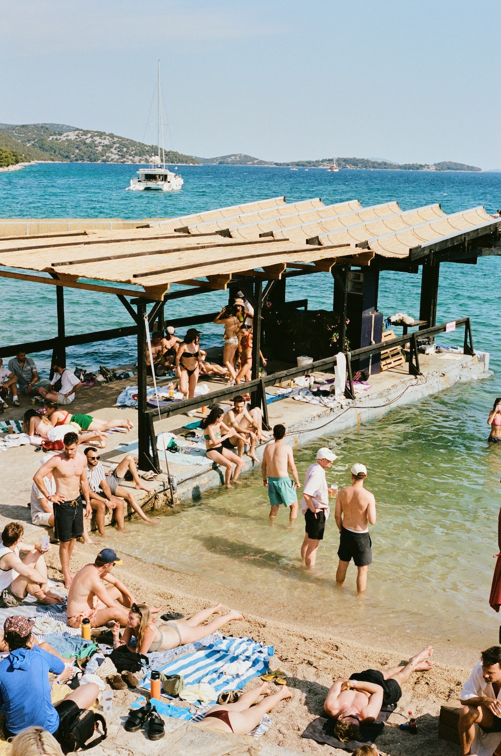 260709_LOVEINTERNATIONAL_2026_ANALOGUE_RobJones_@hirobjones_@khromacollective-168803220015